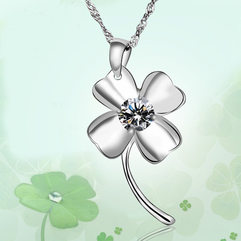 Four Leaf Clover Necklace White Gold Diamond Pendant Clover Pendant Women's Short Clavicle Chain Sweater Chain