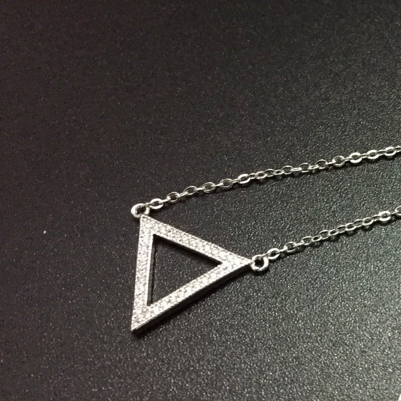 Silver necklace Three-dimensional geometric triangle one-piece silver necklace Fashion women's pure clavicle necklace