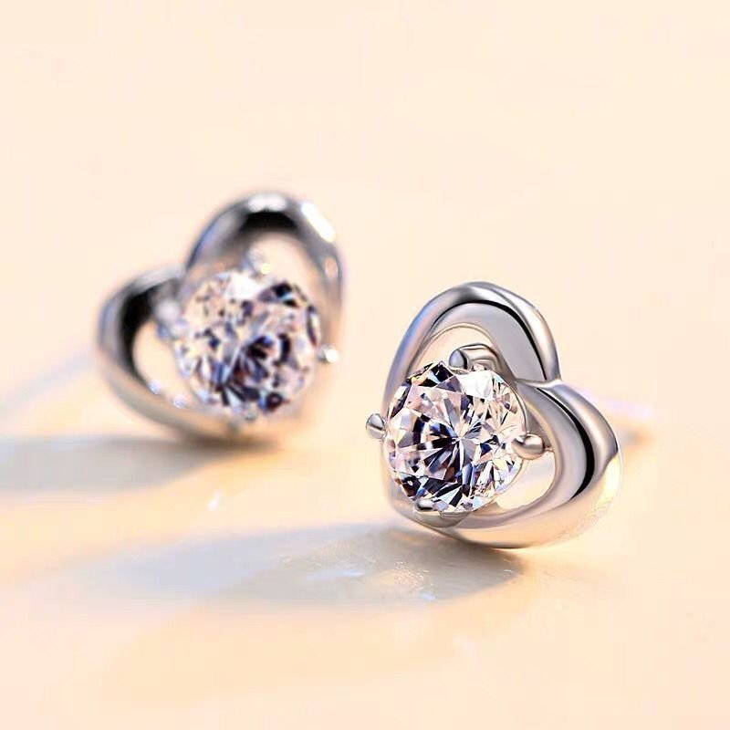 Love Silver Needle Stud Earrings Temperament Girl Heart Stud Earrings Simple Heart Earrings